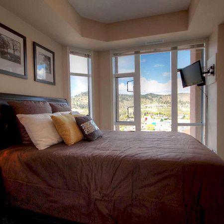 Sunset Waterfront Resort By Discover Kelowna Resort Accommodations מראה חיצוני תמונה