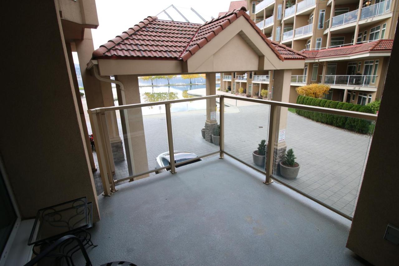 Sunset Waterfront Resort By Discover Kelowna Resort Accommodations מראה חיצוני תמונה