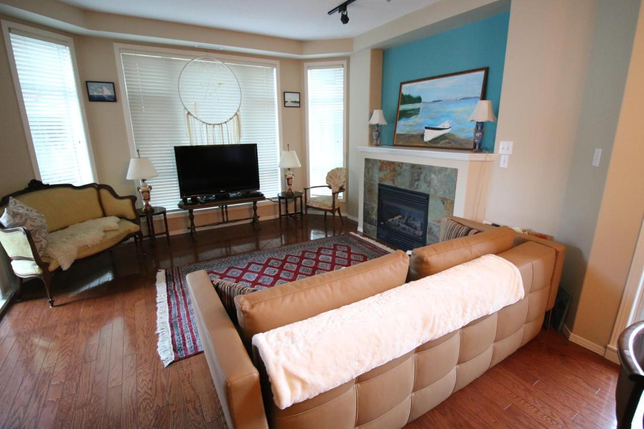 Sunset Waterfront Resort By Discover Kelowna Resort Accommodations מראה חיצוני תמונה