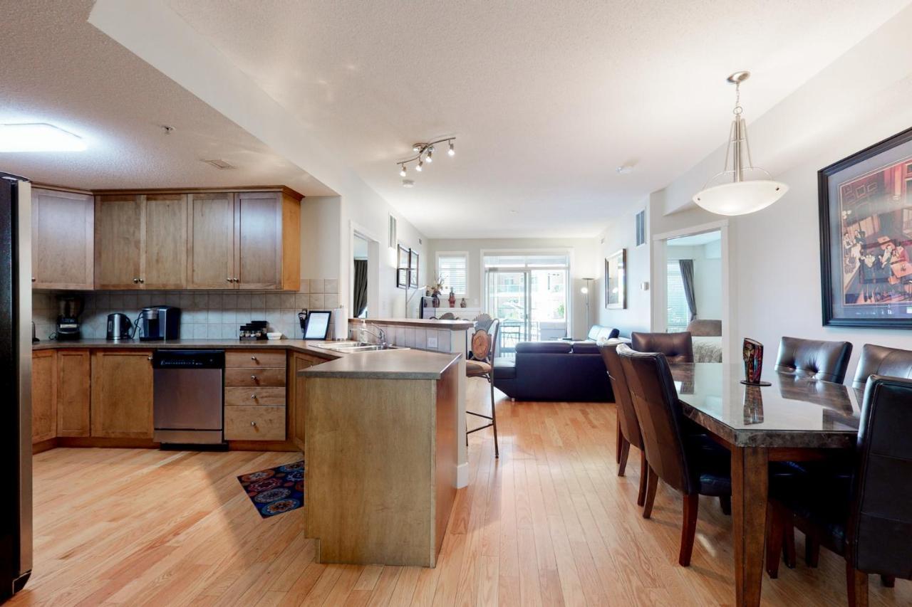 Sunset Waterfront Resort By Discover Kelowna Resort Accommodations מראה חיצוני תמונה