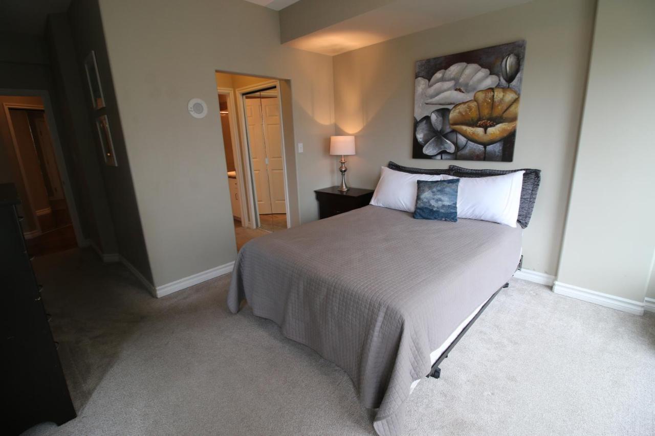 Sunset Waterfront Resort By Discover Kelowna Resort Accommodations מראה חיצוני תמונה