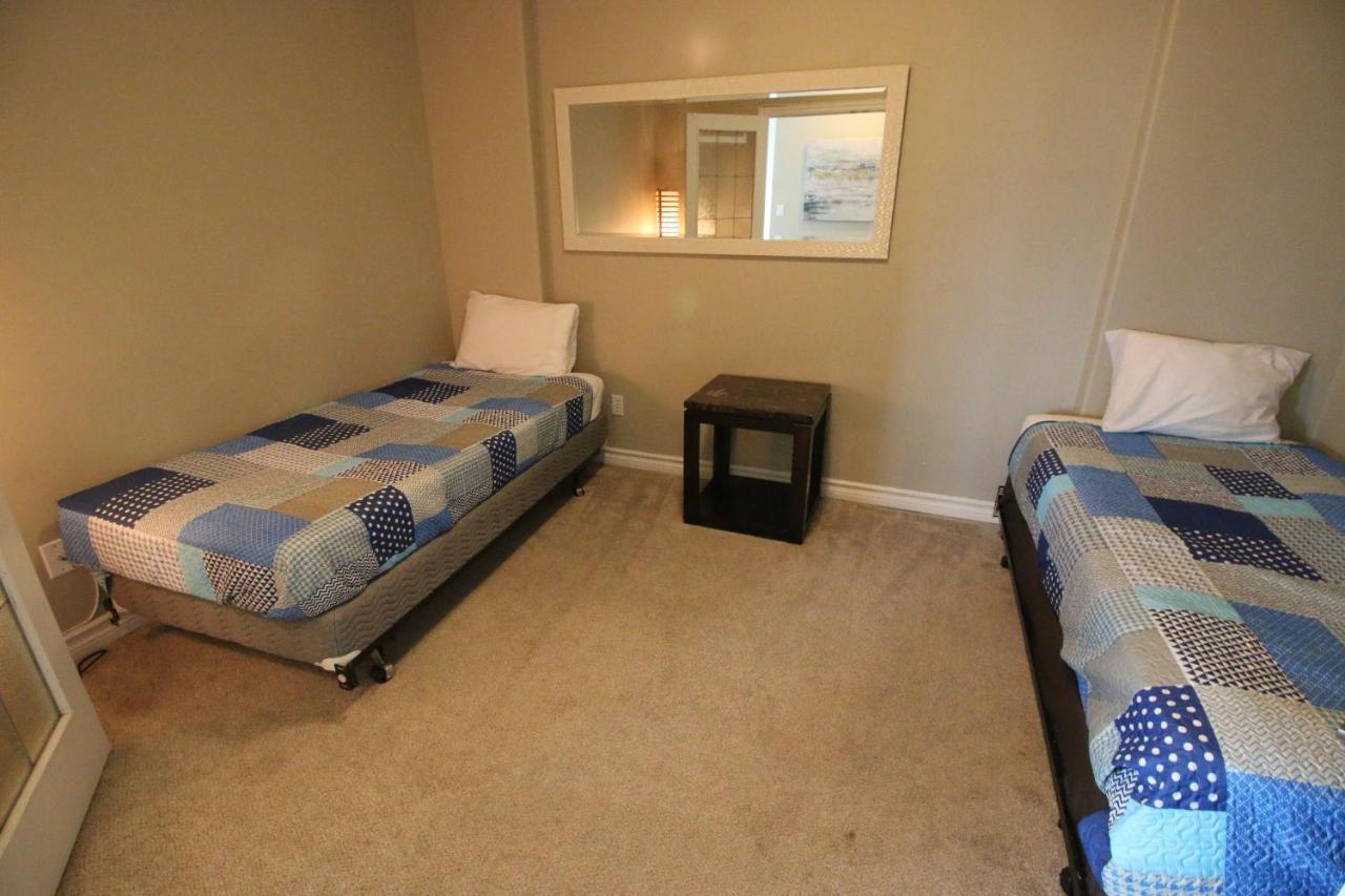 Sunset Waterfront Resort By Discover Kelowna Resort Accommodations מראה חיצוני תמונה