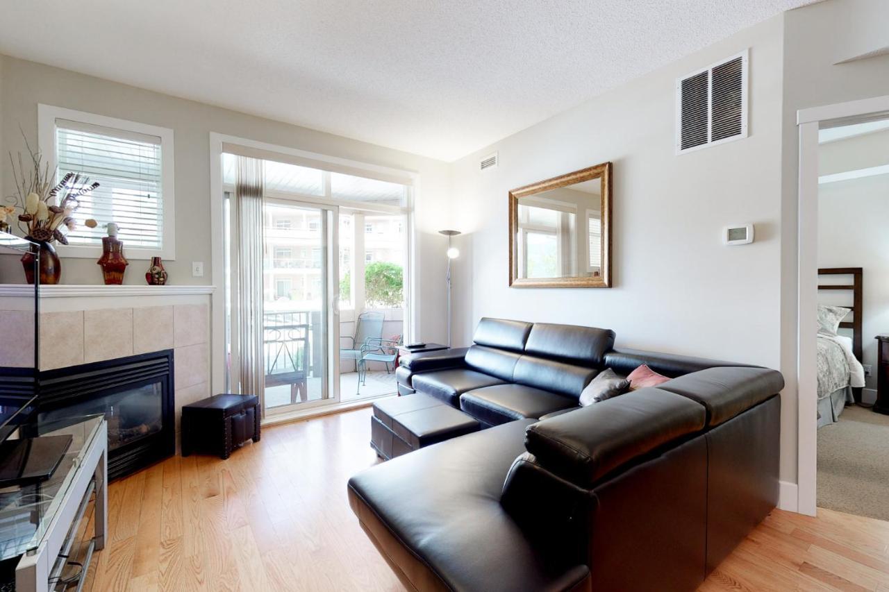 Sunset Waterfront Resort By Discover Kelowna Resort Accommodations מראה חיצוני תמונה
