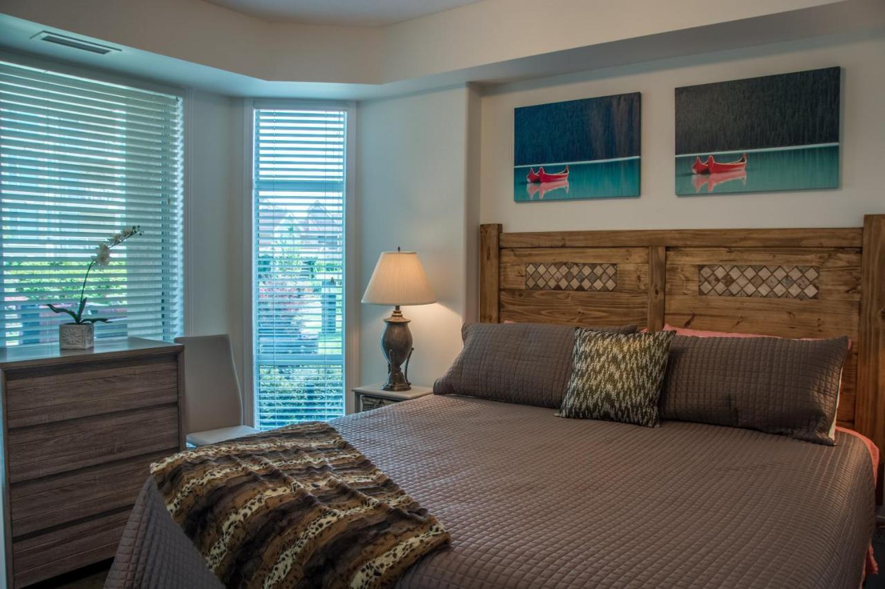 Sunset Waterfront Resort By Discover Kelowna Resort Accommodations מראה חיצוני תמונה