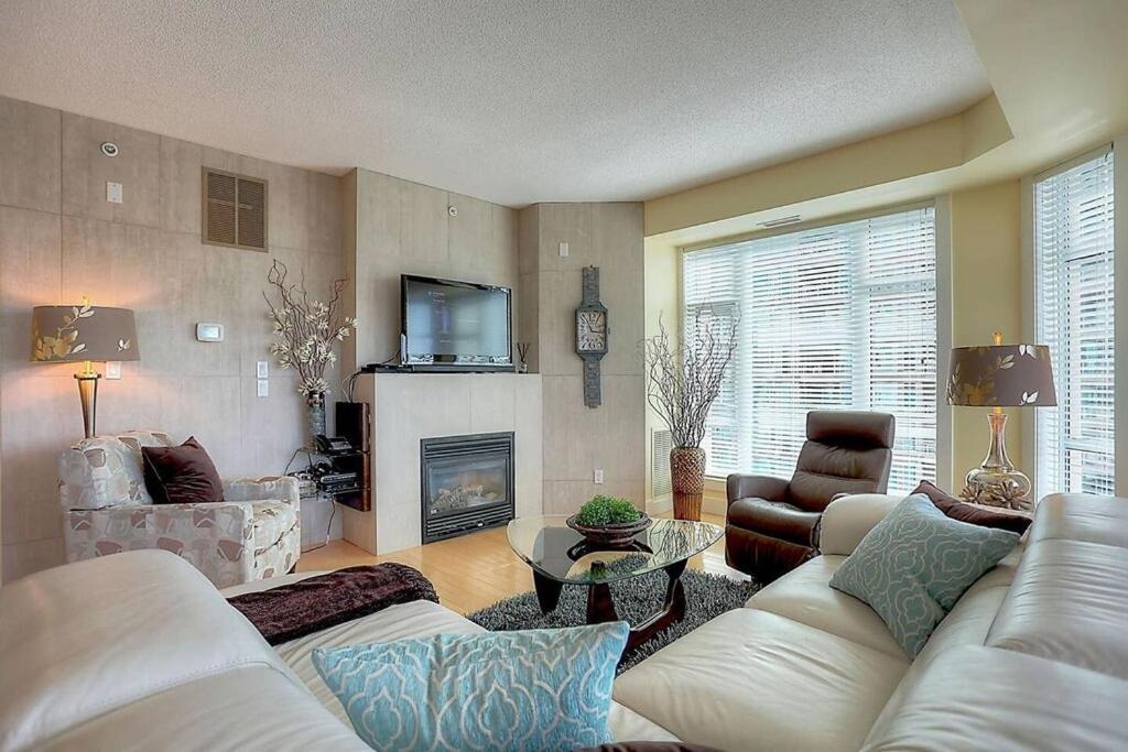 Sunset Waterfront Resort By Discover Kelowna Resort Accommodations מראה חיצוני תמונה