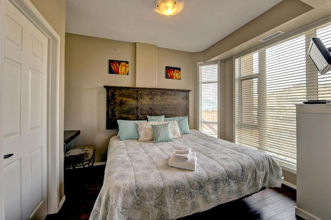 Sunset Waterfront Resort By Discover Kelowna Resort Accommodations מראה חיצוני תמונה