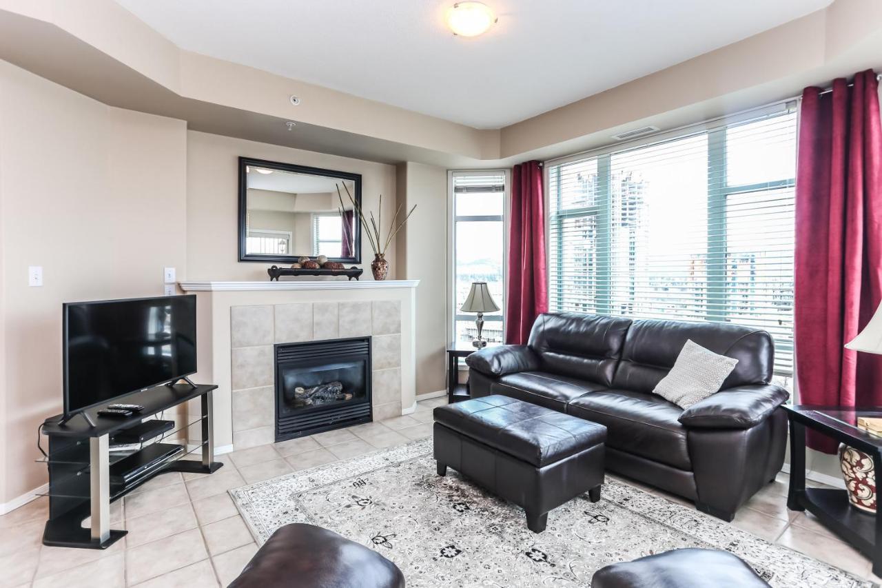 Sunset Waterfront Resort By Discover Kelowna Resort Accommodations מראה חיצוני תמונה