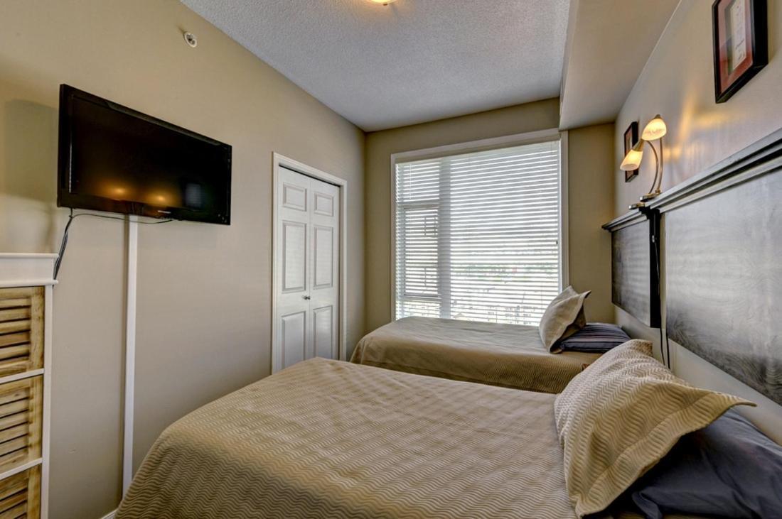 Sunset Waterfront Resort By Discover Kelowna Resort Accommodations מראה חיצוני תמונה