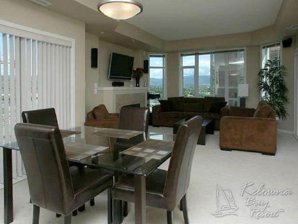 Sunset Waterfront Resort By Discover Kelowna Resort Accommodations מראה חיצוני תמונה