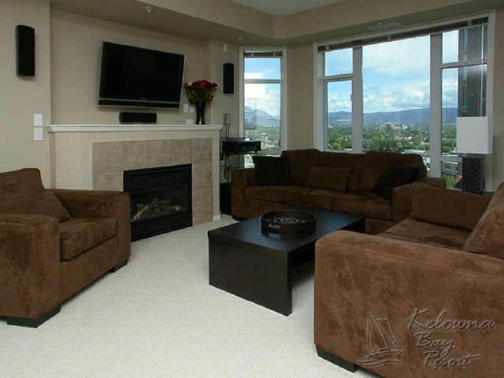 Sunset Waterfront Resort By Discover Kelowna Resort Accommodations מראה חיצוני תמונה