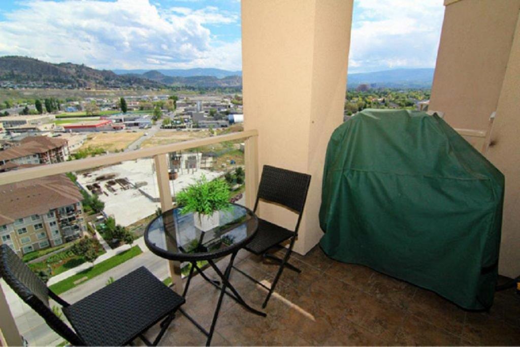 Sunset Waterfront Resort By Discover Kelowna Resort Accommodations מראה חיצוני תמונה