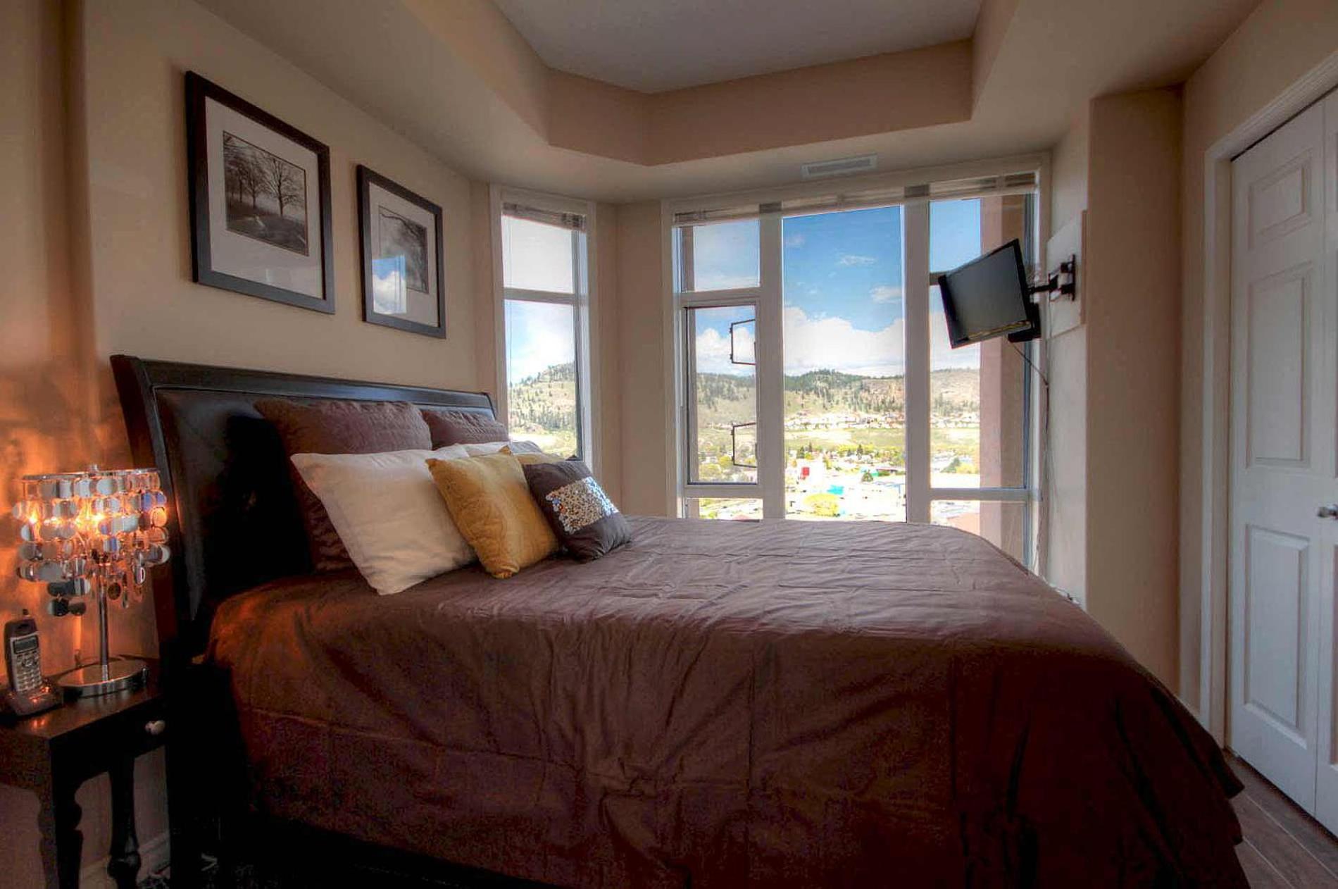 Sunset Waterfront Resort By Discover Kelowna Resort Accommodations מראה חיצוני תמונה