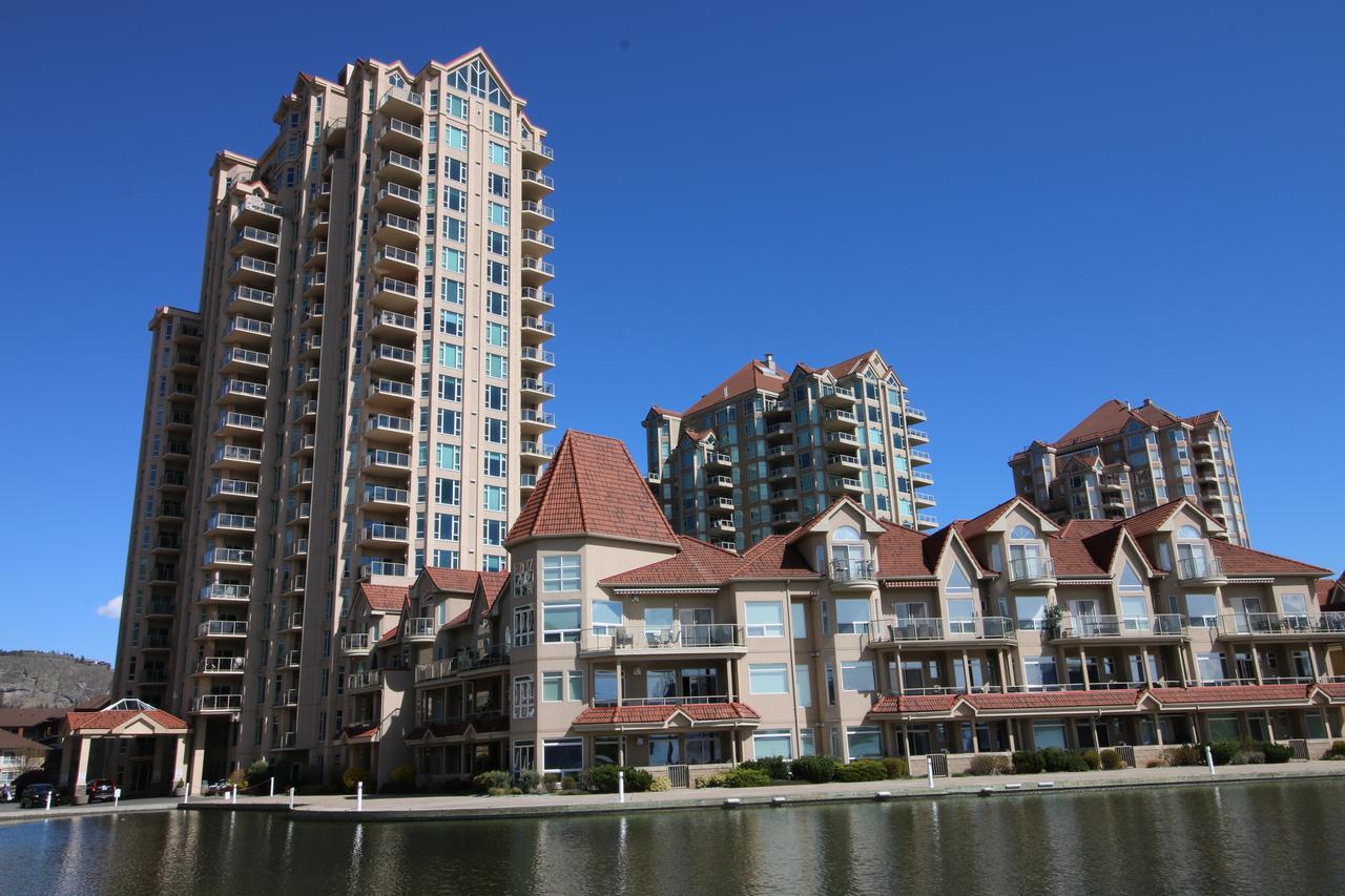 Sunset Waterfront Resort By Discover Kelowna Resort Accommodations מראה חיצוני תמונה