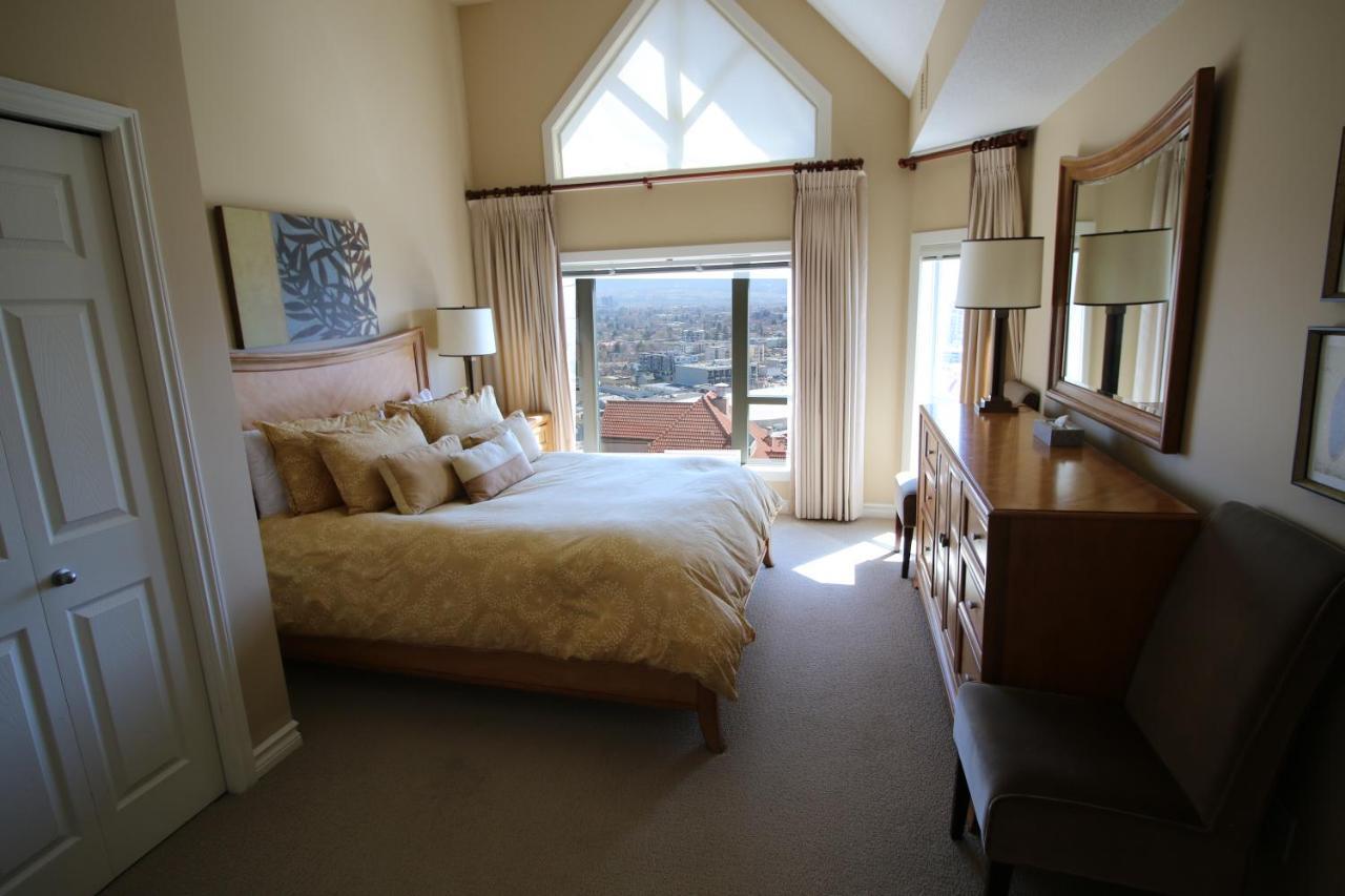 Sunset Waterfront Resort By Discover Kelowna Resort Accommodations מראה חיצוני תמונה
