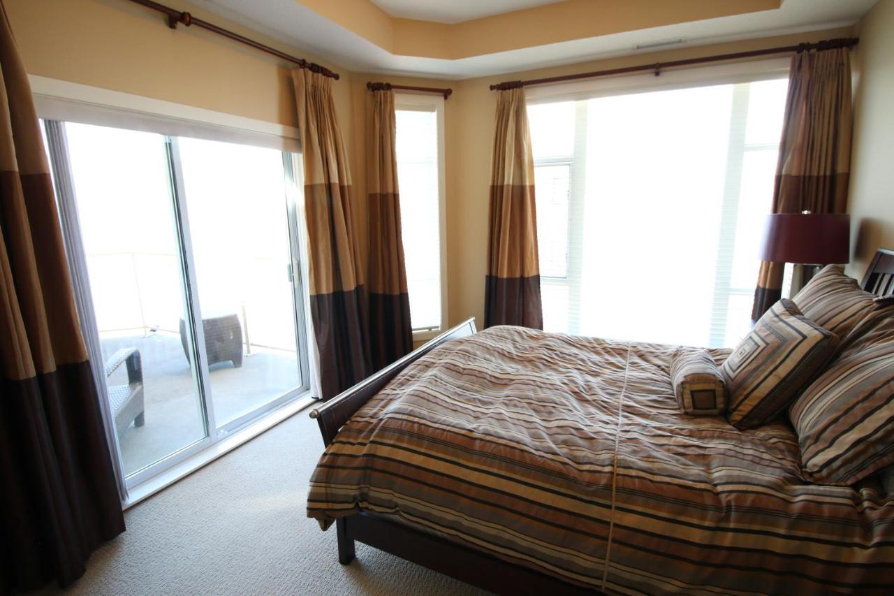 Sunset Waterfront Resort By Discover Kelowna Resort Accommodations מראה חיצוני תמונה