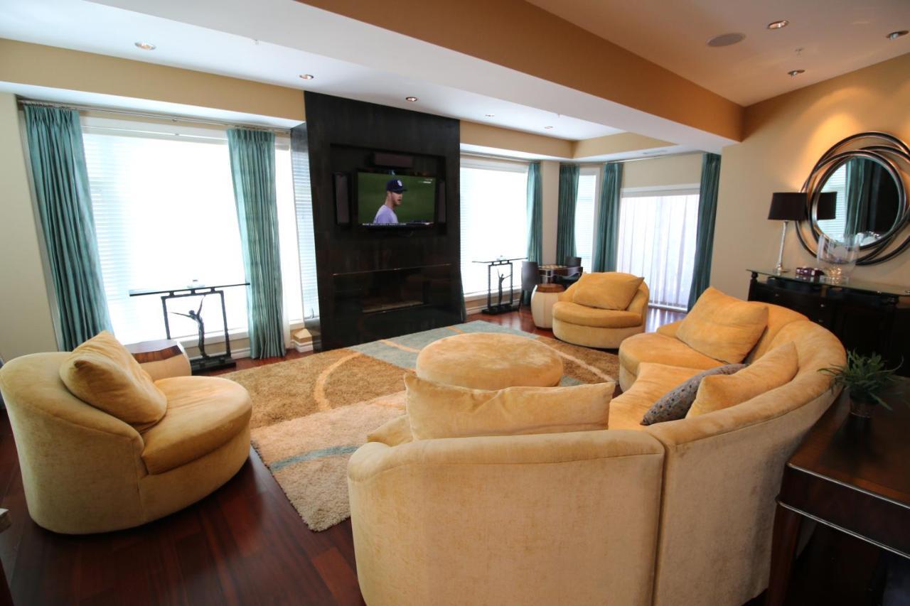 Sunset Waterfront Resort By Discover Kelowna Resort Accommodations מראה חיצוני תמונה