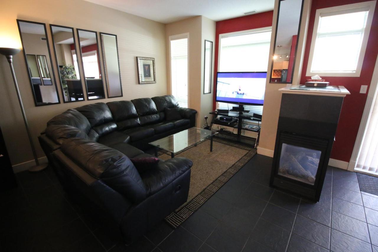 Sunset Waterfront Resort By Discover Kelowna Resort Accommodations מראה חיצוני תמונה